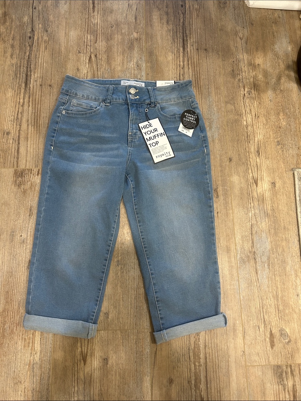 Royalty For Me Light Blue Slim Fit Waistline Capri Jeans. Size 6 NWT